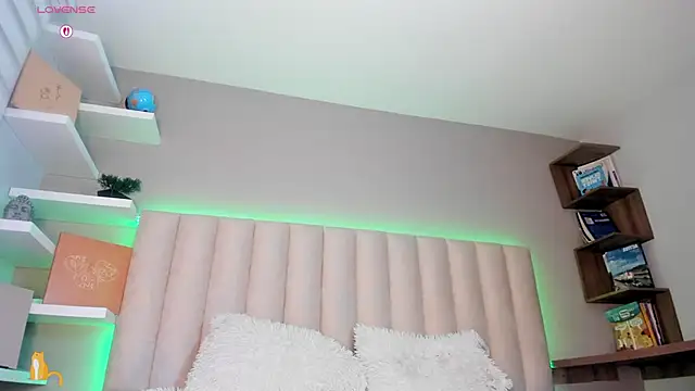 Snapshot of Sally__Walker chatting on 10/16/25, 03:07 Sally Walker online show from 10/16/25, 03:07