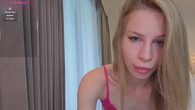 Snapshot of Elis_Fox chatting on 12/18/25, 11:11 Elis Fox online show from 12/18/25, 11:11