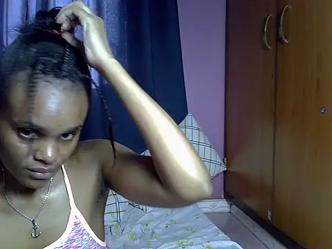 Queen petite  online show from 11/29/25, 04:48