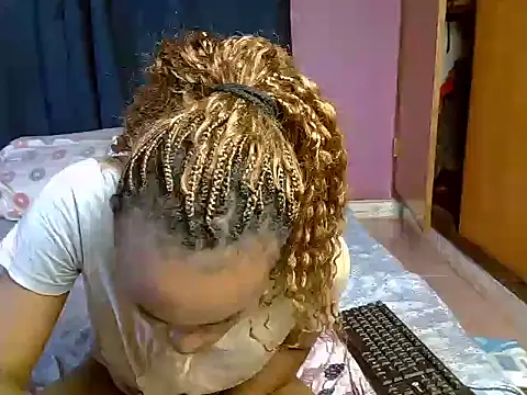 Queen petite  online show from 02/03/26, 04:32