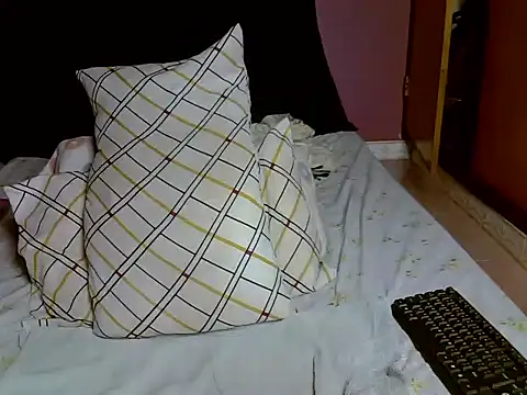 Queen petite  online show from 02/12/26, 09:59