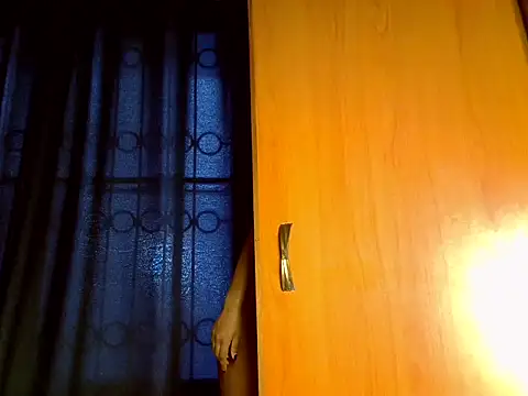 Queen petite  online show from 04/02/26, 04:21