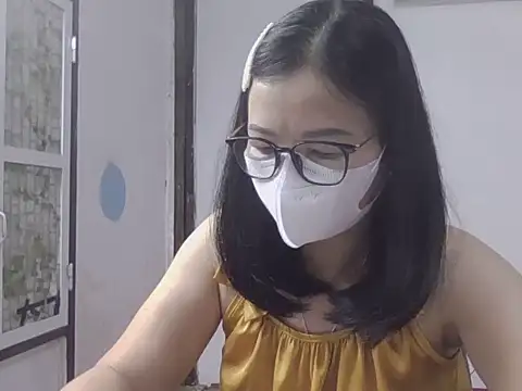 Snapshot of MaiHuong77 chatting on 10/31/25, 02:56 MaiHuong77 online show from 10/31/25, 02:56