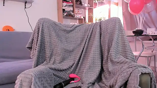 alisahug online show from 12/03/25, 08:34