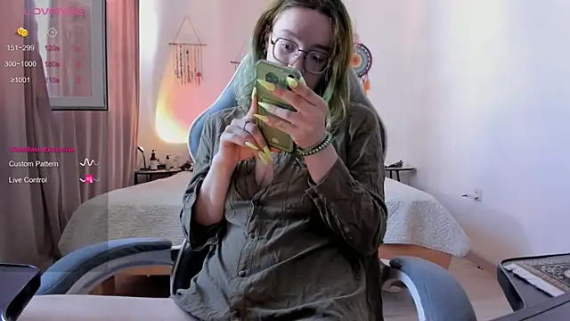 Snapshot of alisahug chatting on 08/09/26, 07:46 alisahug online show from 08/09/26, 07:46