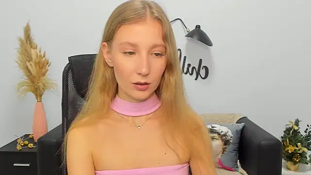 LolaWilsons online show from 12/31/24, 10:04