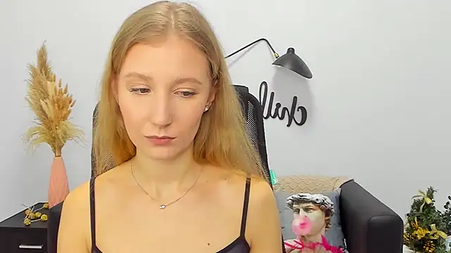 LolaWilsons online show from 01/03/25, 12:19