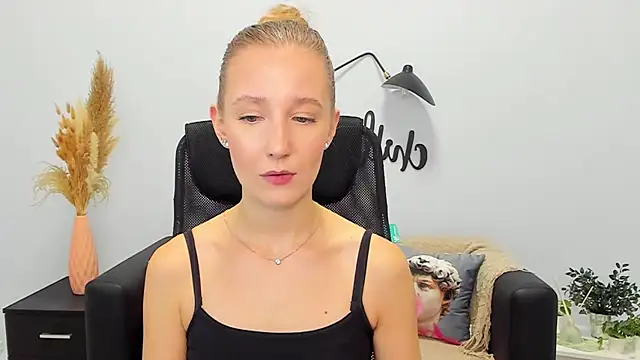 LolaWilsons online show from 01/21/25, 01:22