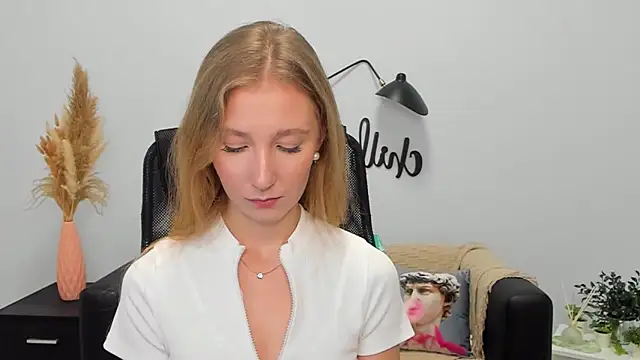 LolaWilsons online show from 01/28/25, 01:59