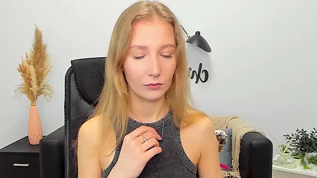 LolaWilsons online show from 01/29/25, 06:22