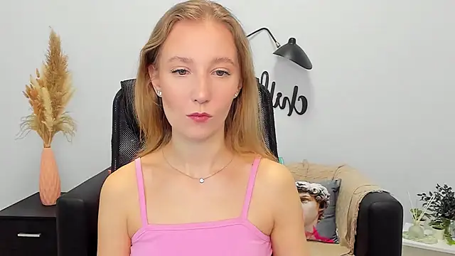 LolaWilsons online show from 02/06/25, 06:18