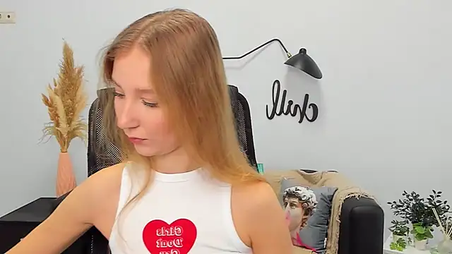 LolaWilsons online show from 02/11/25, 06:19