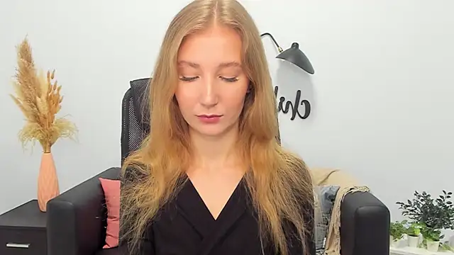 LolaWilsons online show from 02/27/25, 06:18