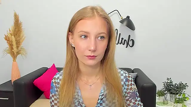 LolaWilsons online show from 12/05/25, 07:28