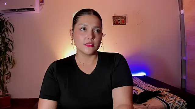Snapshot of daniela_moreno- chatting on 12/10/24, 11:19 daniela moreno- online show from 12/10/24, 11:19