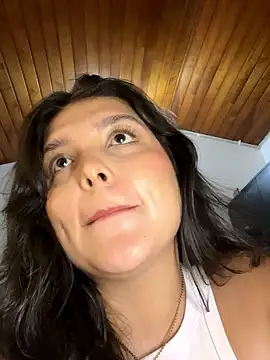 Snapshot of daniela_moreno- chatting on 01/14/26, 08:47 daniela moreno- online show from 01/14/26, 08:47