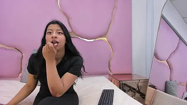 Snapshot of VaneLin18 chatting on 09/10/25, 08:42 VaneLin18 online show from 09/10/25, 08:42