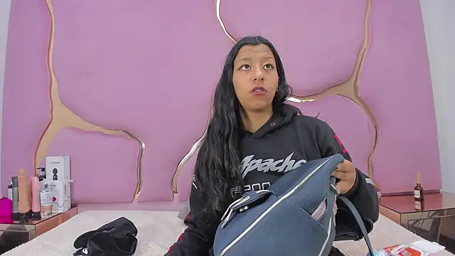 Snapshot of VaneLin18 chatting on 09/30/25, 07:19 VaneLin18 online show from 09/30/25, 07:19