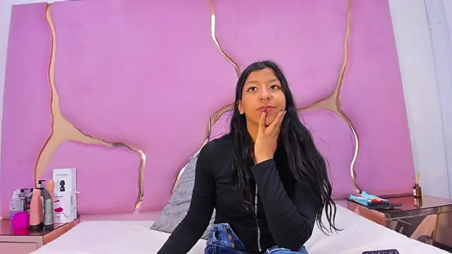 Snapshot of VaneLin18 chatting on 10/01/25, 11:11 VaneLin18 online show from 10/01/25, 11:11