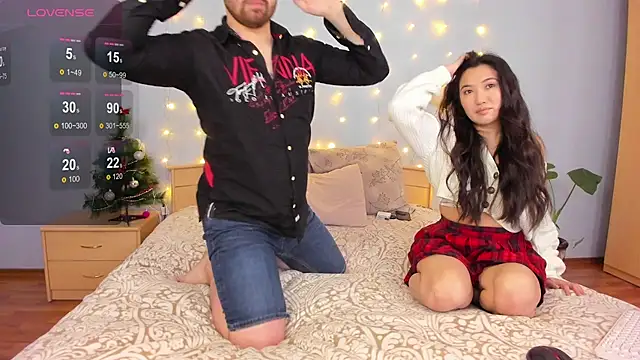 NikkiNSerdron online show from 12/17/24, 04:34