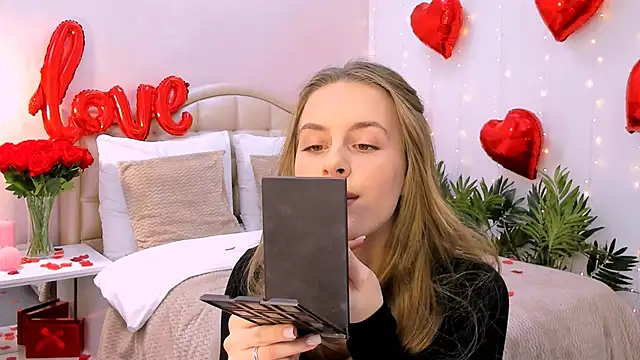 Snapshot of RozzitaBedberry chatting on 02/16/25, 12:54 RozzitaBedberry online show from 02/16/25, 12:54