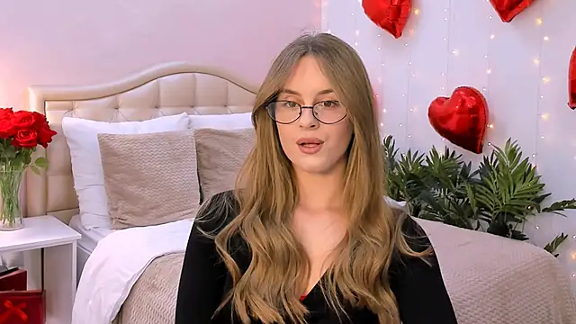 Snapshot of RozzitaBedberry chatting on 03/03/25, 12:48 RozzitaBedberry online show from 03/03/25, 12:48