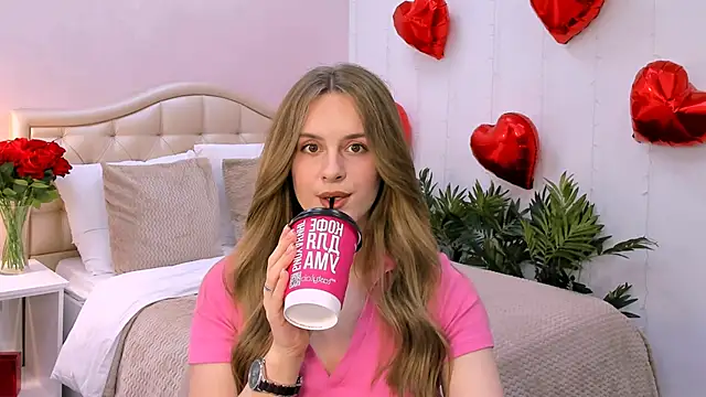 Snapshot of RozzitaBedberry chatting on 03/17/25, 04:22 RozzitaBedberry online show from 03/17/25, 04:22