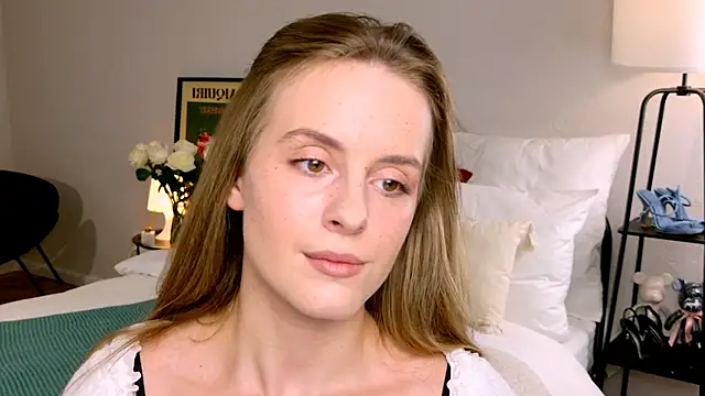 Snapshot of RozzitaBedberry chatting on 09/12/25, 02:06 RozzitaBedberry online show from 09/12/25, 02:06