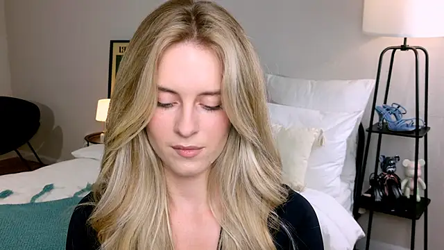 Snapshot of RozzitaBedberry chatting on 09/19/25, 03:13 RozzitaBedberry online show from 09/19/25, 03:13