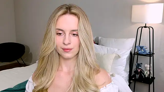 Snapshot of RozzitaBedberry chatting on 09/21/25, 01:02 RozzitaBedberry online show from 09/21/25, 01:02