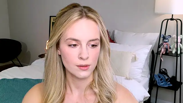 Snapshot of RozzitaBedberry chatting on 09/28/25, 02:00 RozzitaBedberry online show from 09/28/25, 02:00