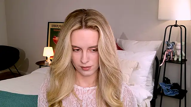 Snapshot of RozzitaBedberry chatting on 10/06/25, 01:30 RozzitaBedberry online show from 10/06/25, 01:30