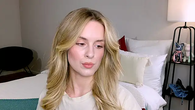 Snapshot of RozzitaBedberry chatting on 11/04/25, 02:16 RozzitaBedberry online show from 11/04/25, 02:16