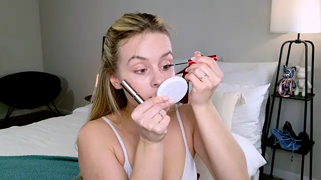 Snapshot of RozzitaBedberry chatting on 11/05/25, 11:10 RozzitaBedberry online show from 11/05/25, 11:10