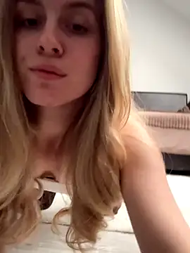 Snapshot of RozzitaBedberry chatting on 11/14/25, 11:53 RozzitaBedberry online show from 11/14/25, 11:53