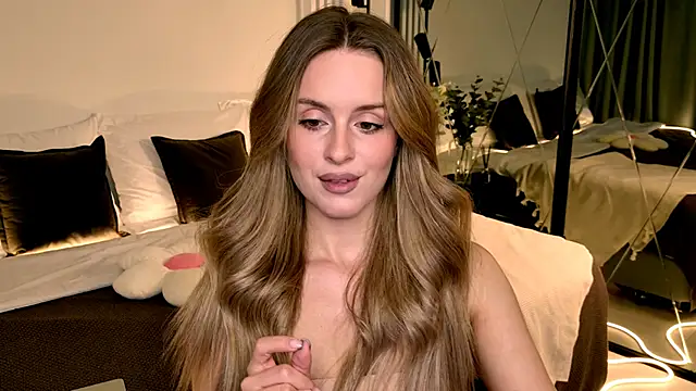 Snapshot of RozzitaBedberry chatting on 03/25/26, 12:44 RozzitaBedberry online show from 03/25/26, 12:44