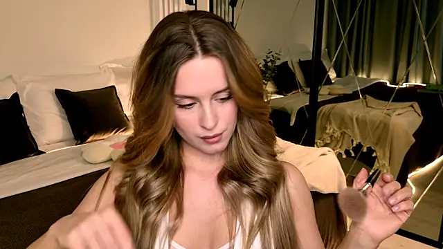 Snapshot of RozzitaBedberry chatting on 04/03/26, 01:42 RozzitaBedberry online show from 04/03/26, 01:42