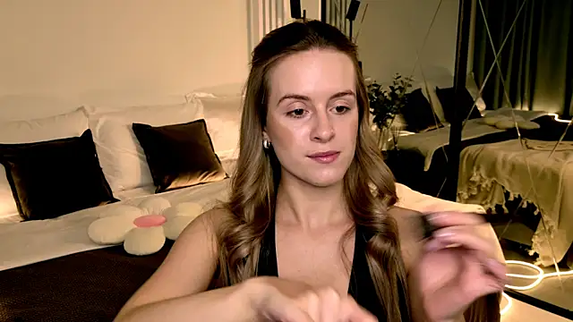 Snapshot of RozzitaBedberry chatting on 04/04/26, 12:35 RozzitaBedberry online show from 04/04/26, 12:35