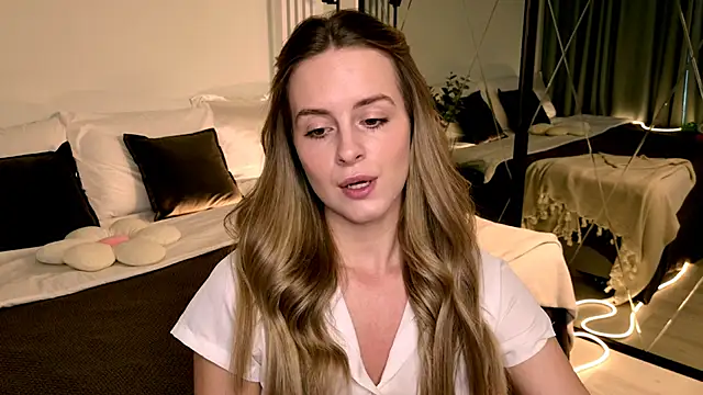 Snapshot of RozzitaBedberry chatting on 04/07/26, 01:11 RozzitaBedberry online show from 04/07/26, 01:11