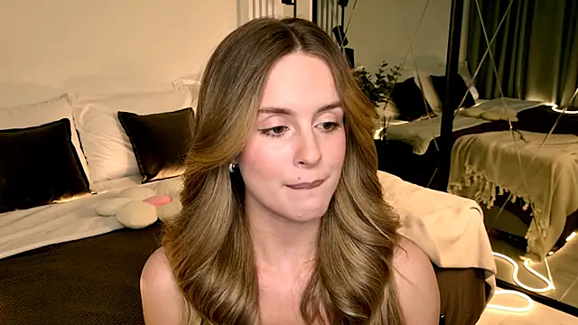 Snapshot of RozzitaBedberry chatting on 04/09/26, 02:11 RozzitaBedberry online show from 04/09/26, 02:11