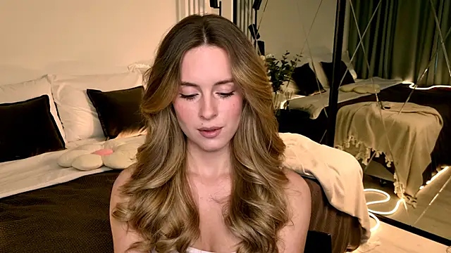 Snapshot of RozzitaBedberry chatting on 04/10/26, 01:05 RozzitaBedberry online show from 04/10/26, 01:05