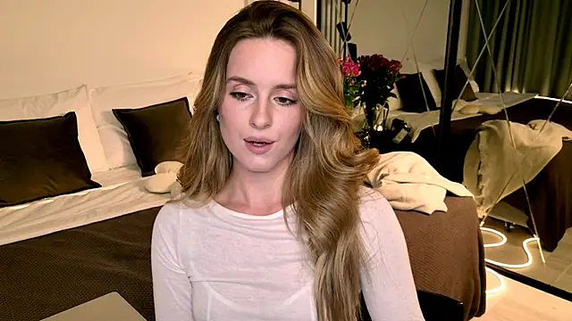 Snapshot of RozzitaBedberry chatting on 04/24/26, 03:36 RozzitaBedberry online show from 04/24/26, 03:36