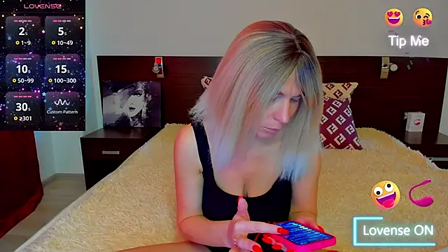 Snapshot of Hanna_Becrett17 chatting on 03/04/25, 10:24 Hanna Becrett17 online show from 03/04/25, 10:24