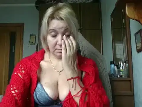 Snapshot of IrinaB1 chatting on 12/20/25, 09:38 IrinaB1 online show from 12/20/25, 09:38