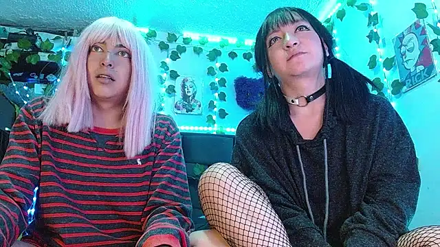 Snapshot of the_lesbian_game chatting on 01/24/25, 07:51 the lesbian game online show from 01/24/25, 07:51