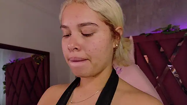 Snapshot of Haelycute chatting on 01/14/26, 11:49 Haelycute online show from 01/14/26, 11:49