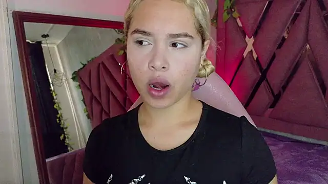 Snapshot of Haelycute chatting on 02/11/26, 12:32 Haelycute online show from 02/11/26, 12:32