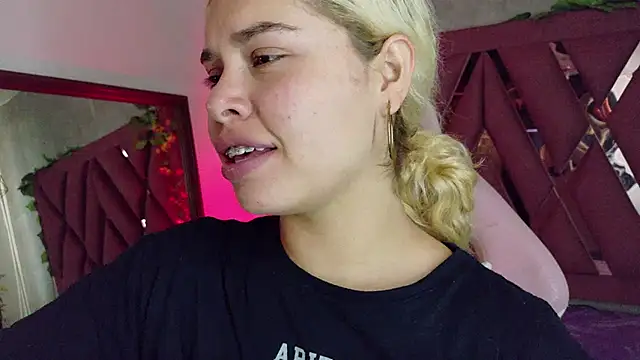 Snapshot of Haelycute chatting on 02/15/26, 12:25 Haelycute online show from 02/15/26, 12:25