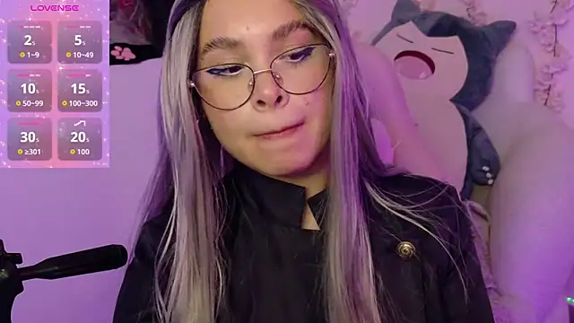 Snapshot of Haelycute chatting on 03/27/26, 04:40 Haelycute online show from 03/27/26, 04:40