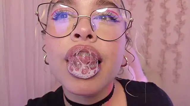Haelycute online show from 05/29/26, 04:21
